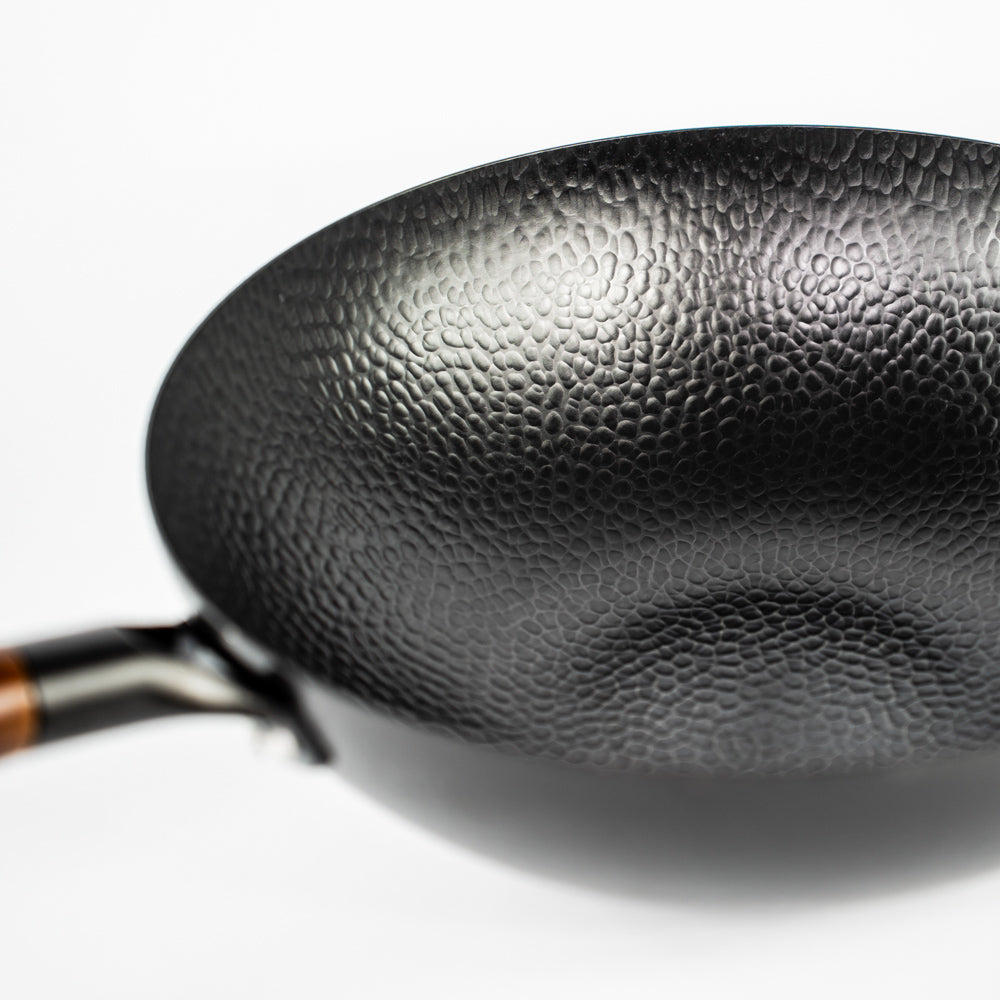 Wok japonais en acier au carbone avec couvercle en bois et manche long