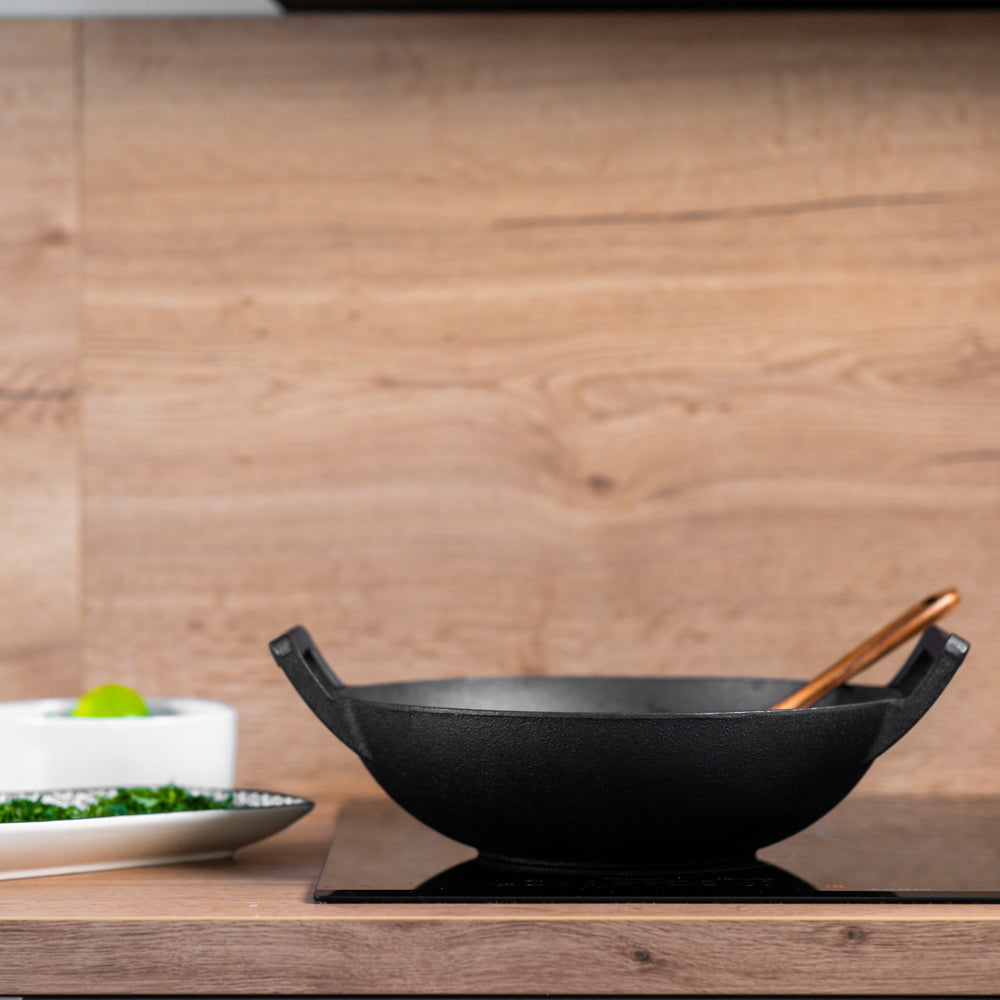 wok-de-cuisine-en-fonte Image