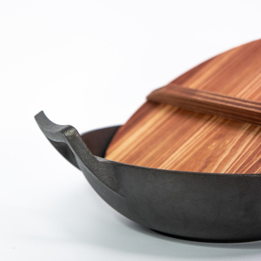 wok-en-fonte-avec-couvercle
