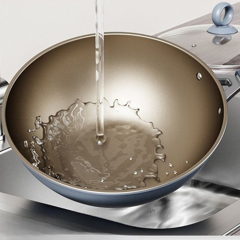 Wok avec couvercle