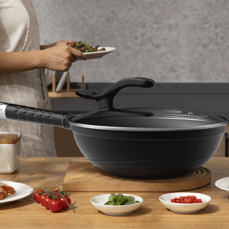Wok antiadhésive résistante