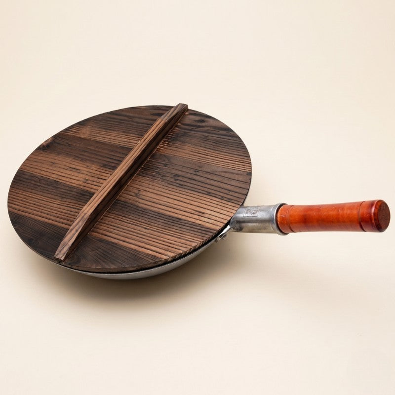 Le Nasu Wok Fer Forgé avec couvercle en bois et manche en bois
