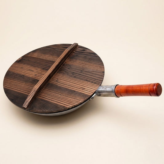 Le Nasu Wok Fer Forgé avec couvercle en bois et manche en bois