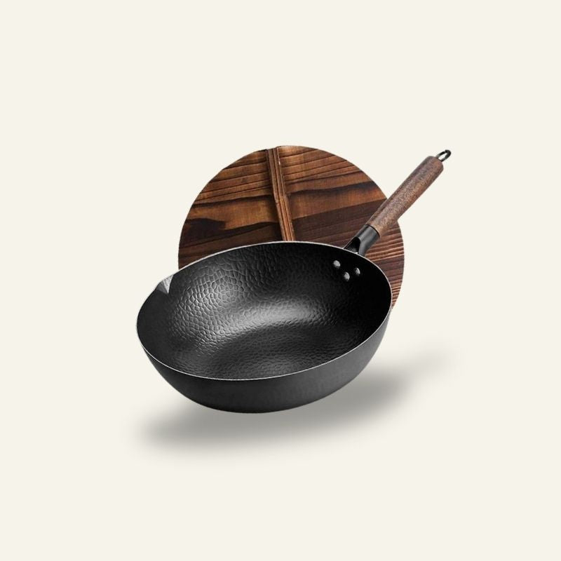 Le Miguri Wok Grand Format 32 cm en fer affiné avec couvercle en bois et manche long