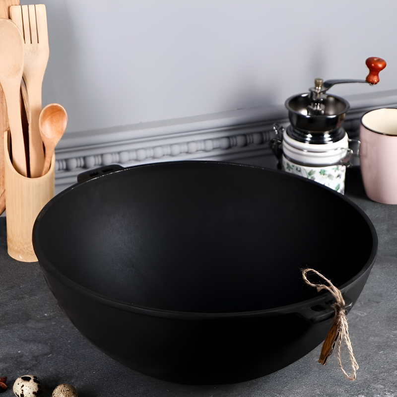 Wok Manaka en fonte avec couvercle, compatible tous feux.