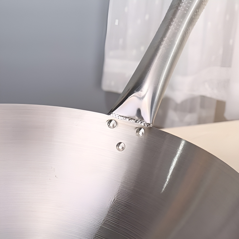 Le Asama Wok Argenté en acier inoxydable sans couvercle avec manche long