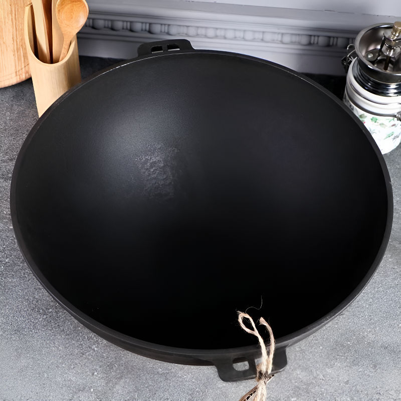Wok Manaka en fonte avec couvercle, compatible tous feux.