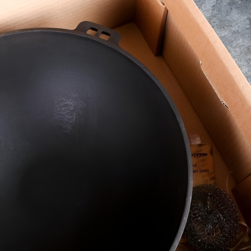Wok Manaka en fonte avec couvercle, compatible tous feux.
