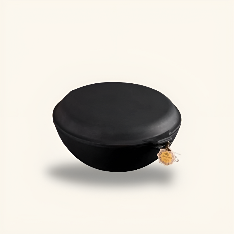 Wok Manaka en fonte avec couvercle, compatible tous feux.