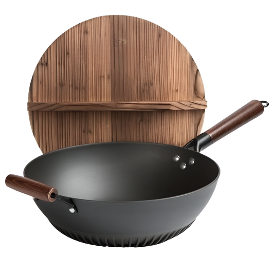 Le Rausu Wok en Fonte avec couvercle en bois et manche en bois