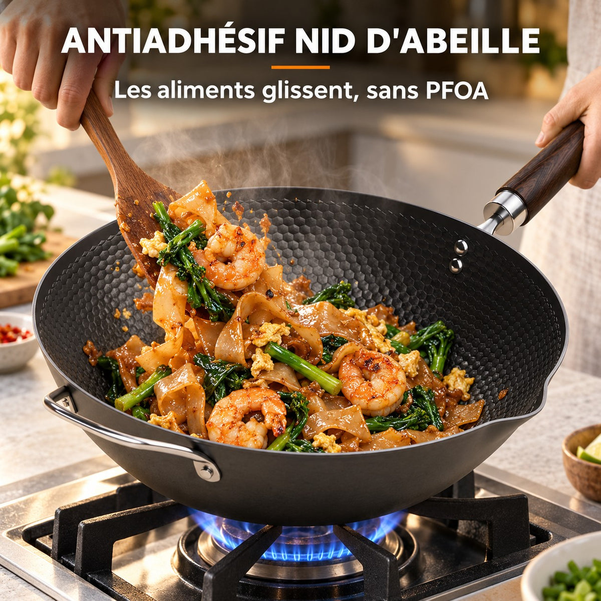 Wok antiadhésif sans PFOA, ANTIADHÉSIF NID D'ABEILLE : Les aliments glissent, sans PFOA