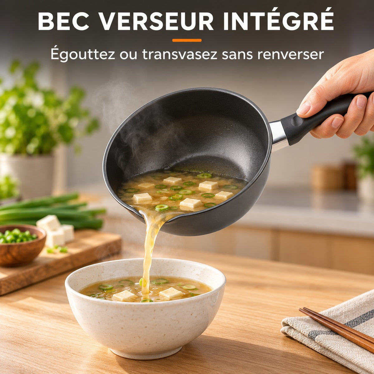 Wok individuel aluminium moulé, BEC VERSEUR INTÉGRÉ : Égouttez ou transvasez sans renverser